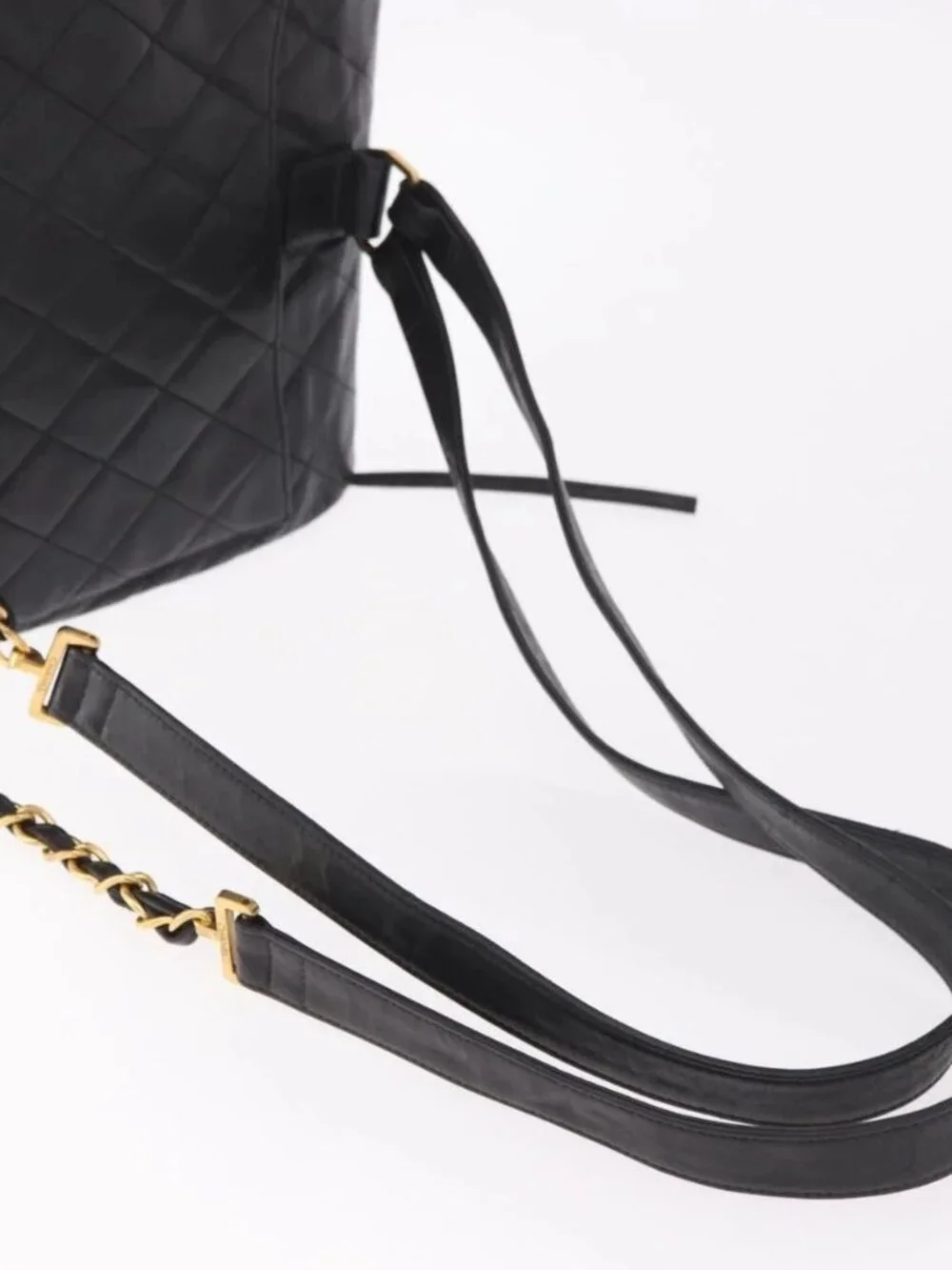 CHANEL brand	chanel color	gold